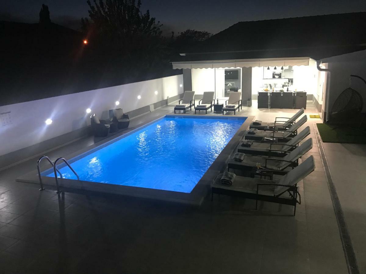 Villa Mare - With Heated Pool Zadar Eksteriør bilde